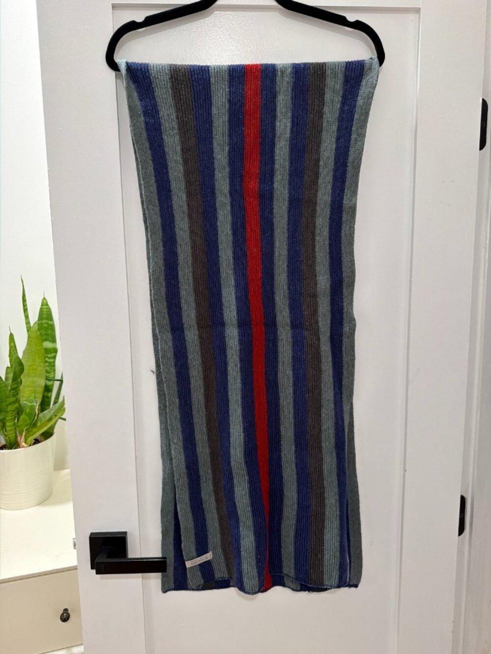 Perry Ellis Portfolio Striped Scarf Mens Gray Blue Red Like New